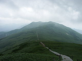 山頂から仙ノ倉山へ