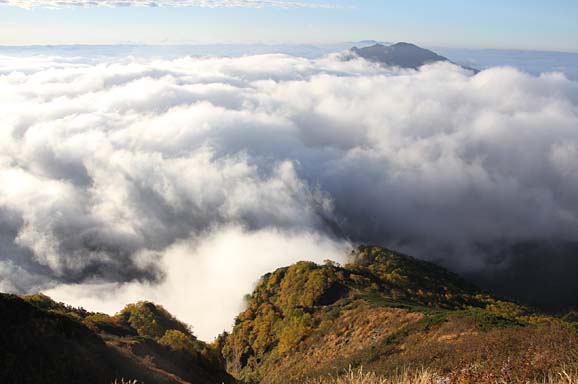 霞沢岳は上高地を挟んで対岸に聳えています。写真