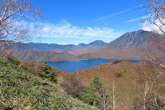 中禅寺湖と男体山