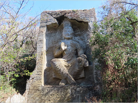 鷹取山　まがいぶつ